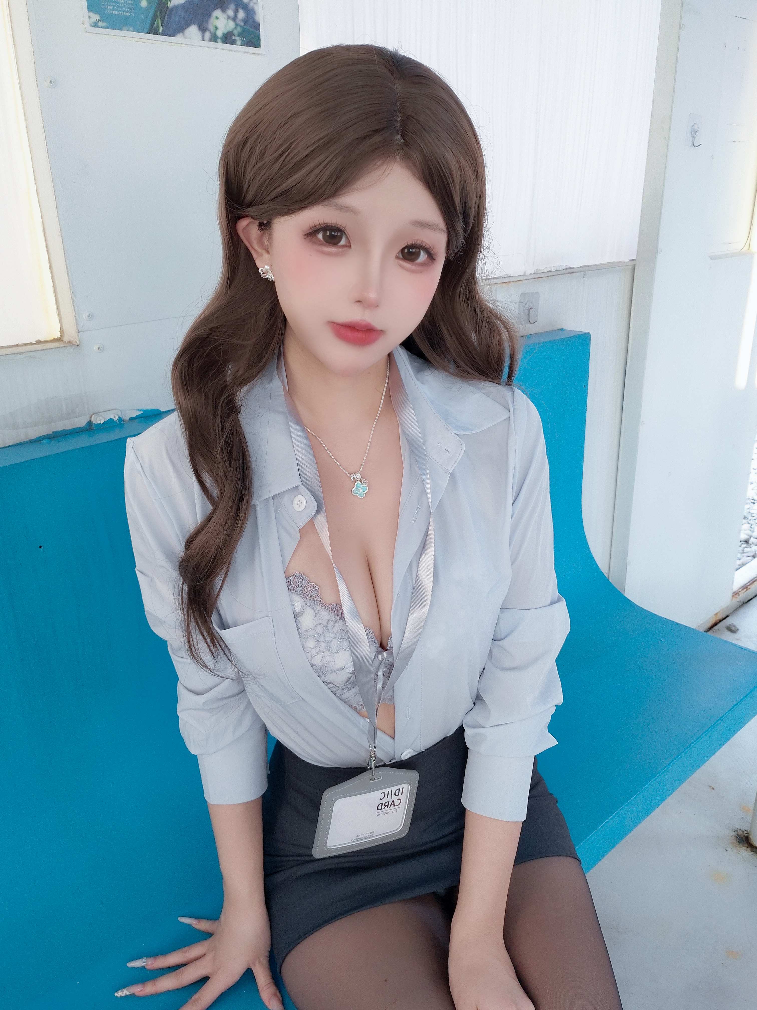 日奈娇 电车上班族 - 她这期的妆容和造型与以往有什么不同?(第3张,共3张)