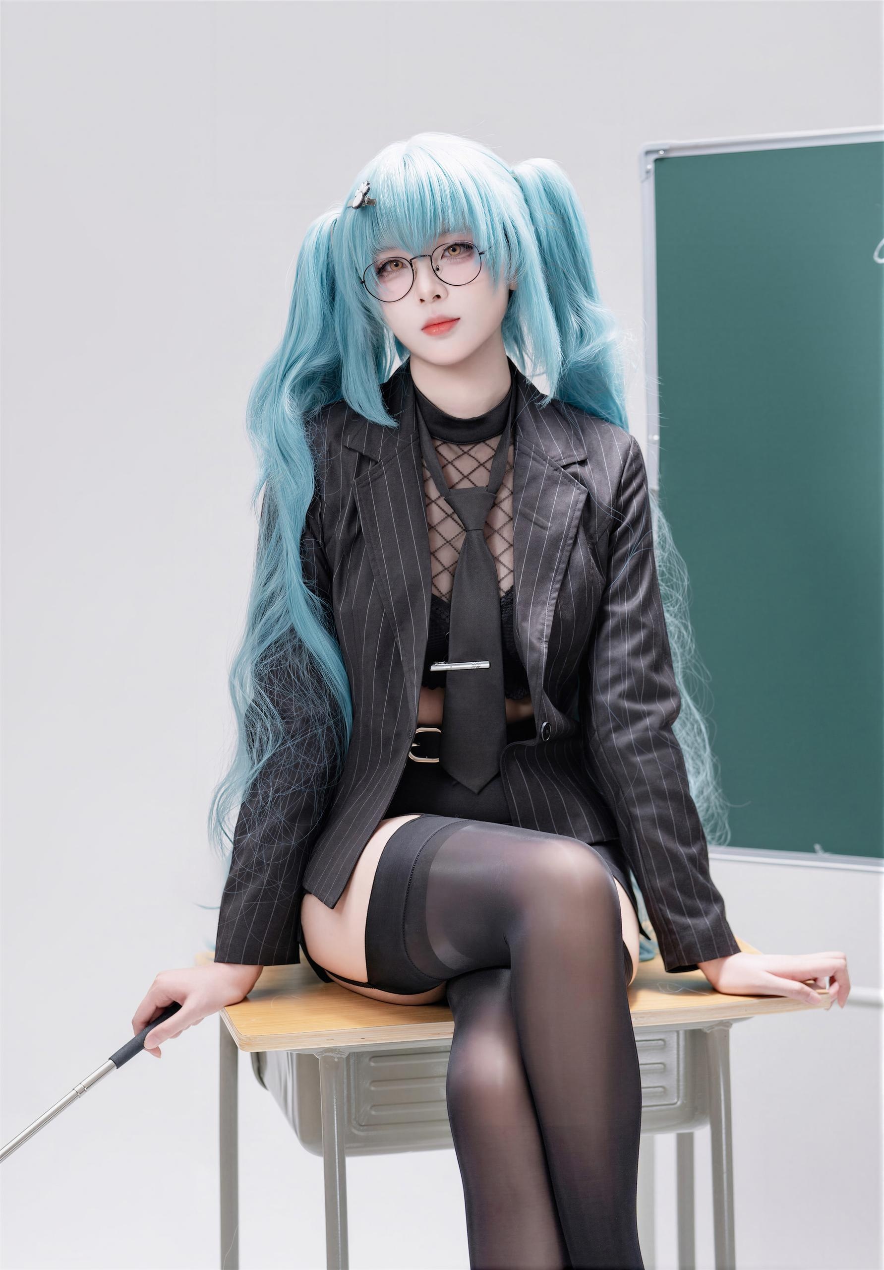 轩萧学姐 Nikke胜利女神 普丽瓦蒂 严厉教诲 - 教鞭和红鞋,两个最值得盯的物件(第4张,共4张)