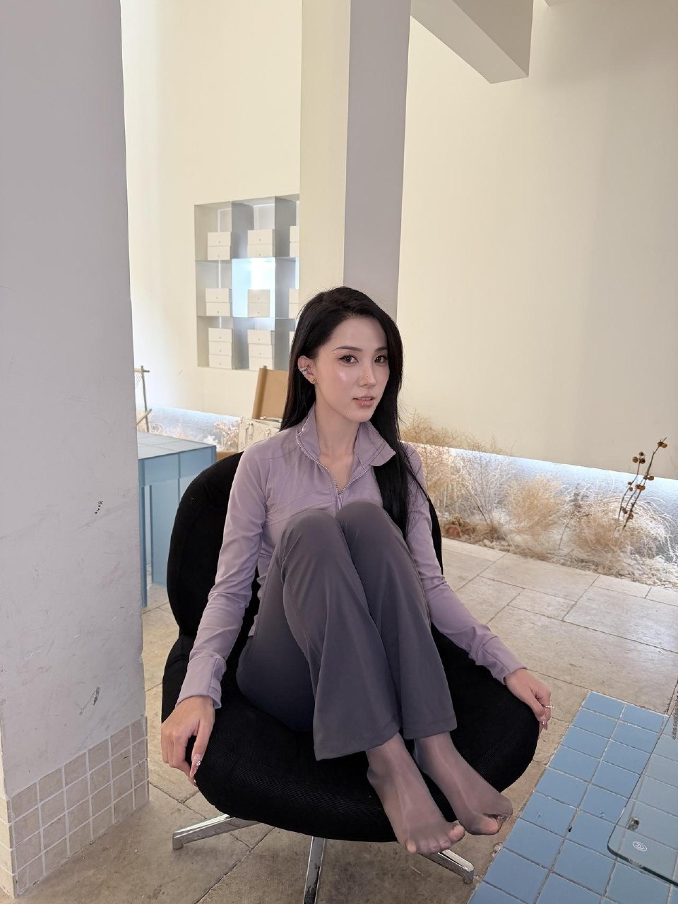 抖音 刑具 岛遇 - 紫色拉链上衣的领口处理，比想象中克制（第4张，共4张）