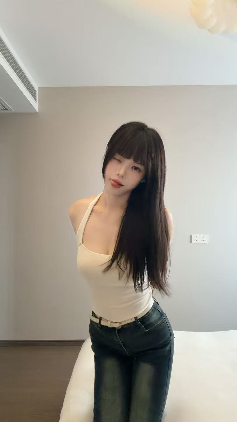 抖音小瑾岛遇第1期，这个机位的构图思路有点意思