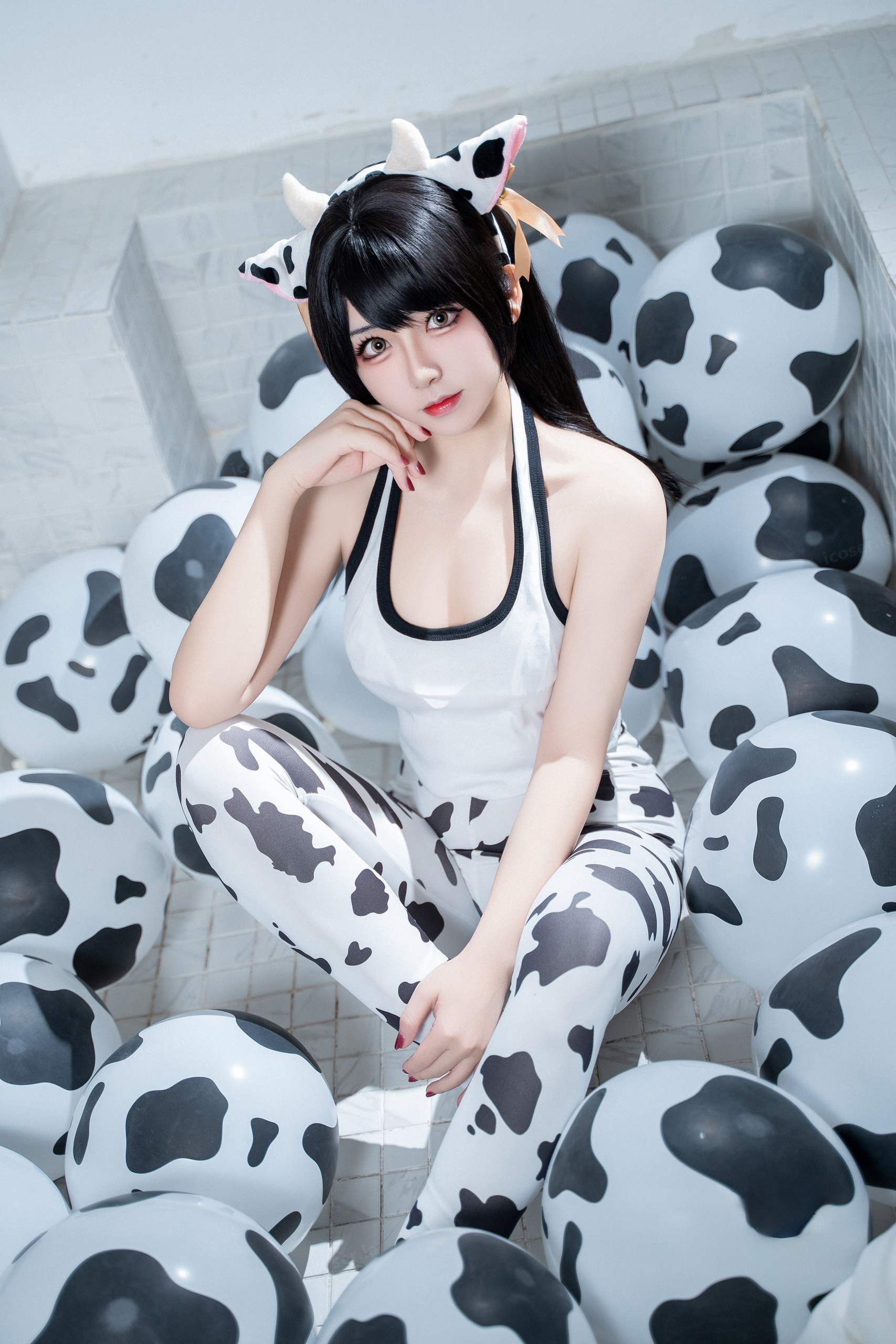 虎森森 小奶牛 - 从成片倒推,摄影师那会儿应该蹲在浴缸外侧(第2张,共3张)