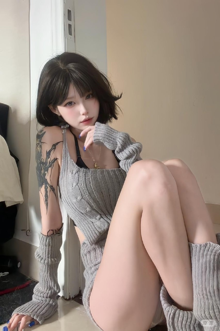 抖音 小哭包不哭 岛遇 - 灰色毛线裹出来的,是另一种松弛感(第2张,共3张)