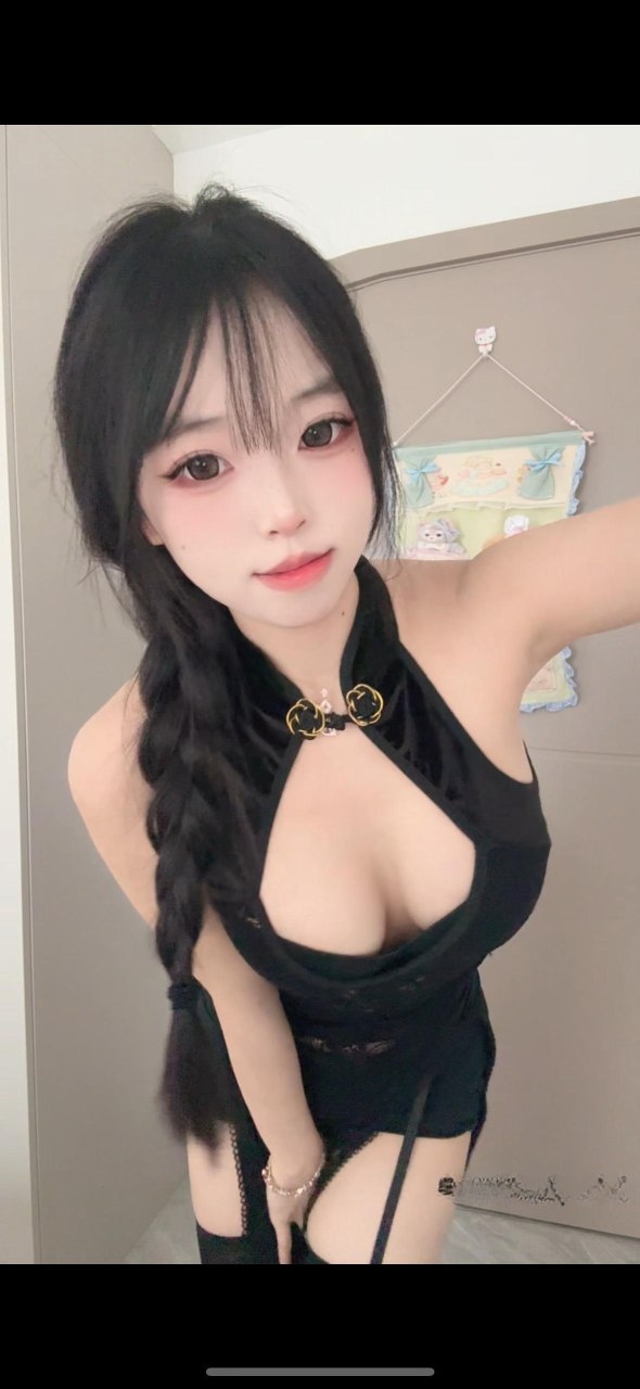 抖音 02uiii 秘语空间 - 镜头拉近之后,眼妆和唇色是另一种气质(第3张,共3张)